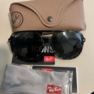 Ray Bans “Bill” model MODEL CODE RB2198 133348 56-14 black